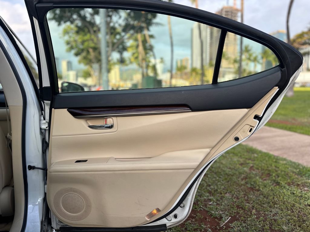 Used 2013 Lexus ES 350 image 16