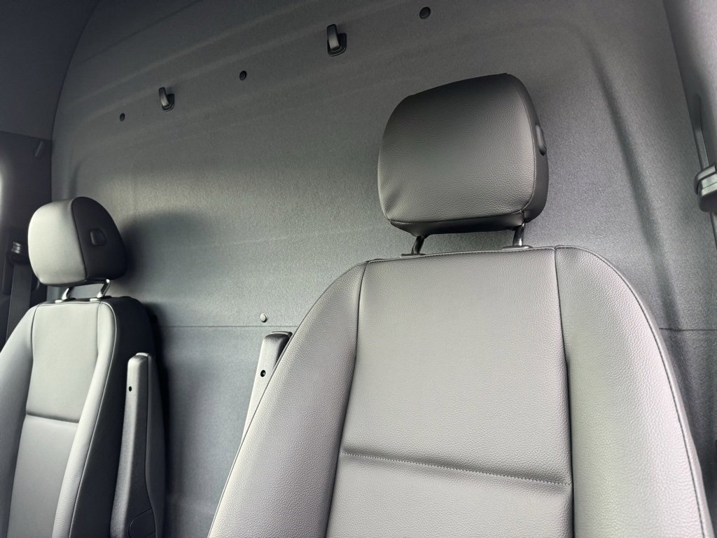 Used 2024 Mercedes-Benz Sprinter 3500 image 26