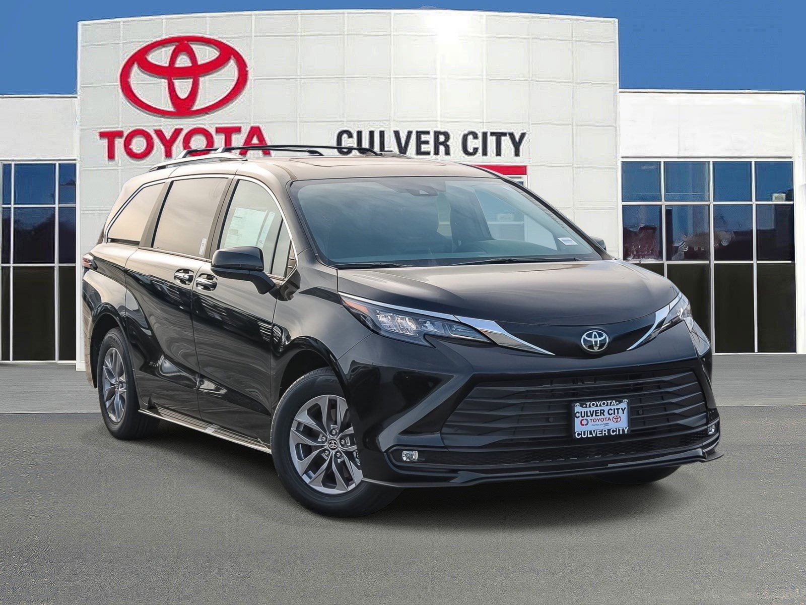 New 2026 Toyota Sienna XLE FWD image 1