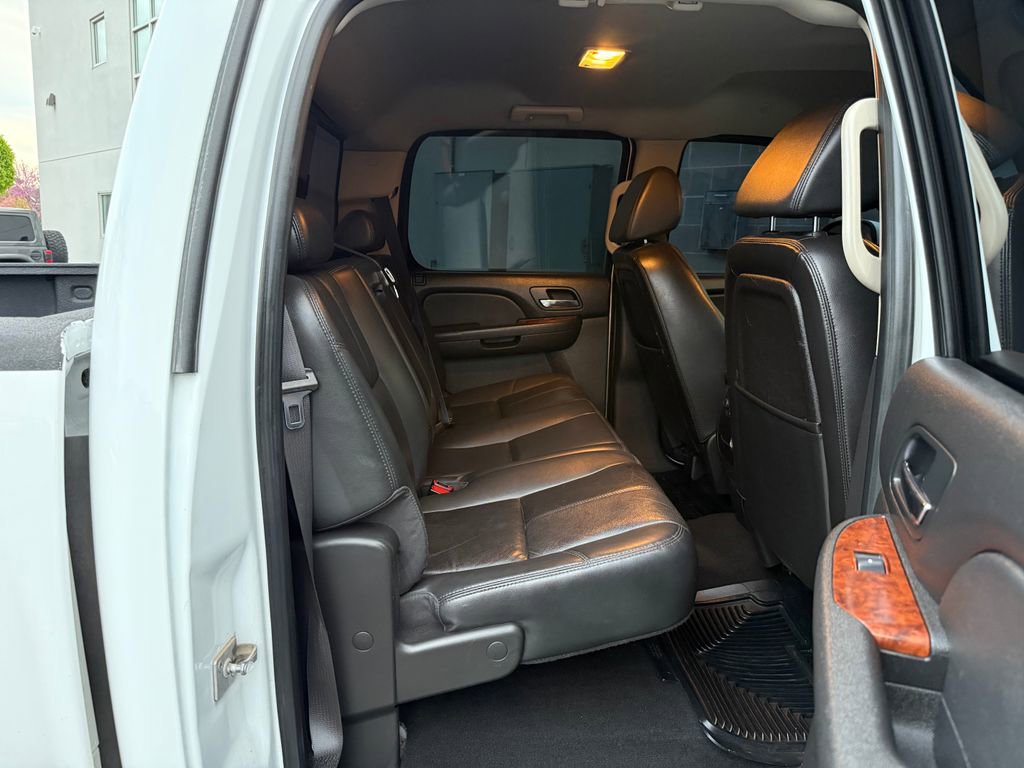 Used 2007 Chevrolet Silverado 1500 LTZ w/ Safety Package AWD/4WD image 20