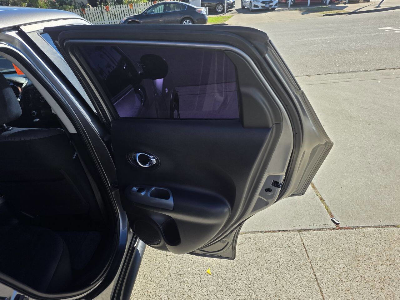 Used 2011 Nissan Juke SV FWD image 19