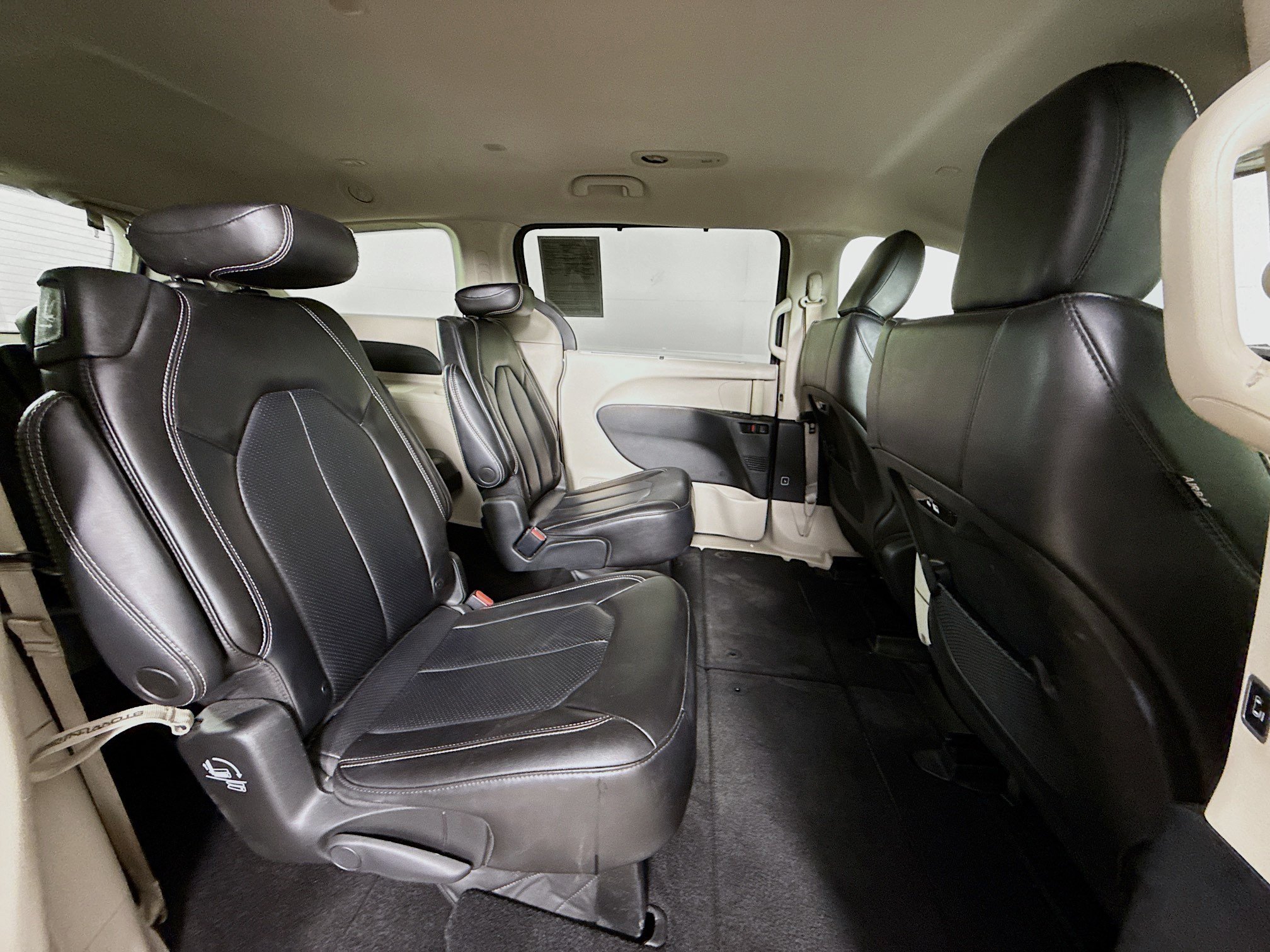 Used 2023 Chrysler Pacifica Touring-L FWD image 35