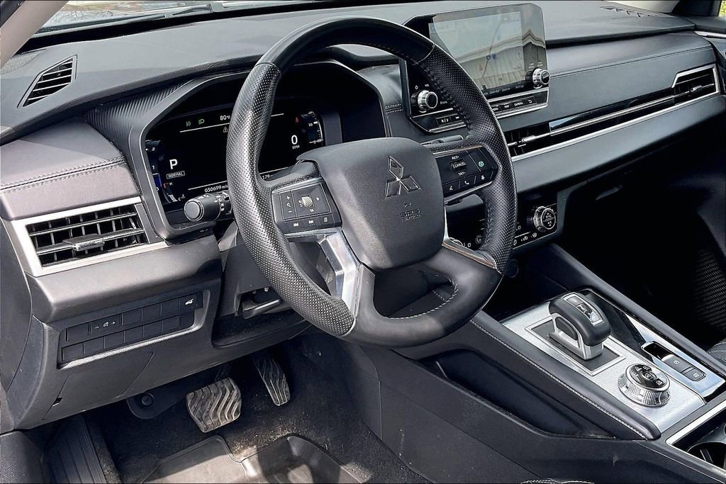 Used 2024 Mitsubishi Outlander SEL image 13