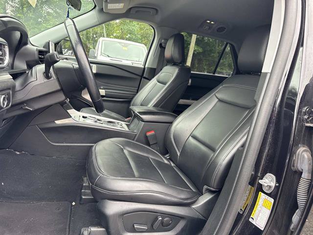 Certified 2023 Ford Explorer XLT w/ Equipment Group 202A AWD/4WD image 7