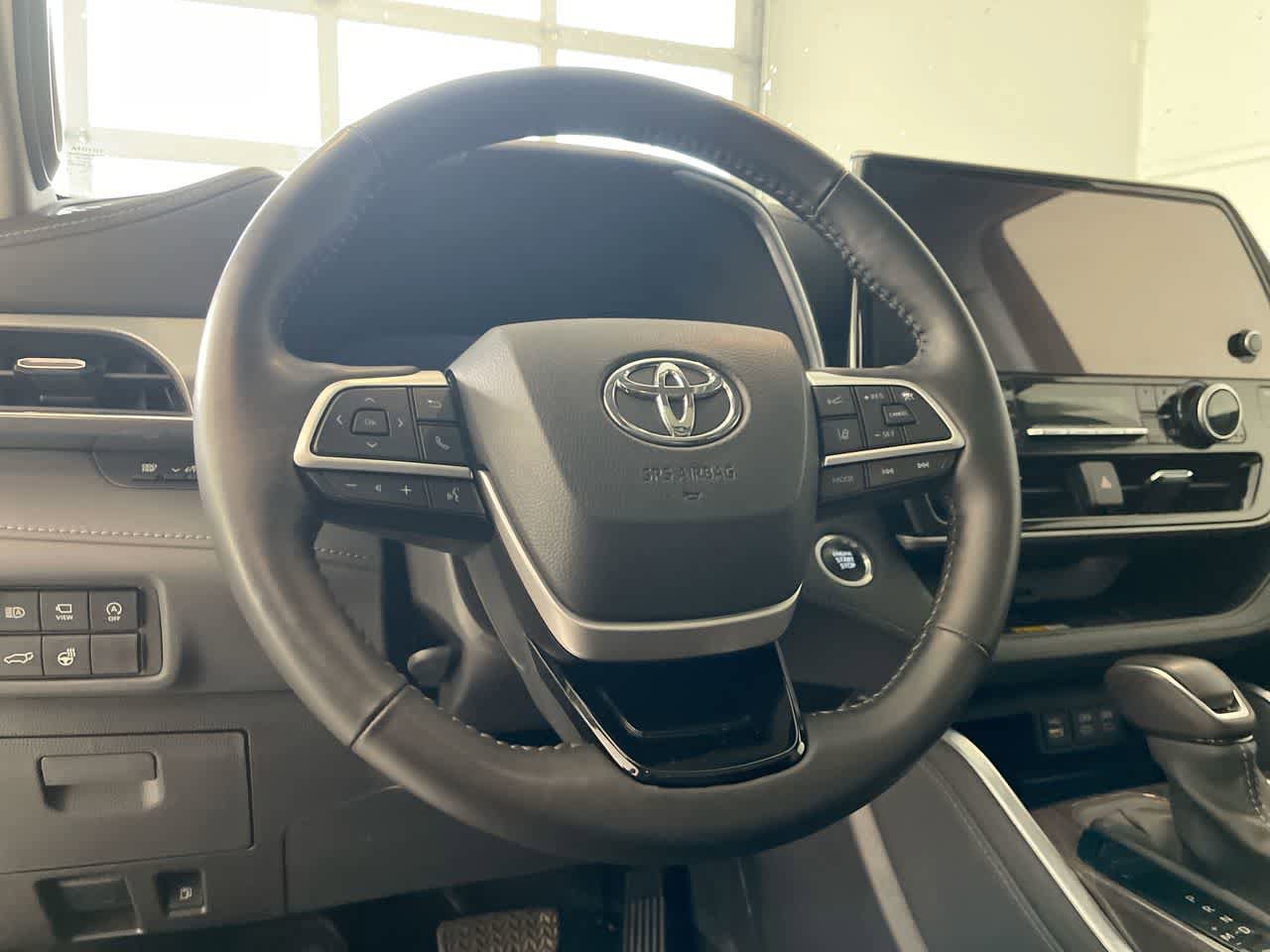 Used 2024 Toyota Highlander Platinum AWD/4WD image 14