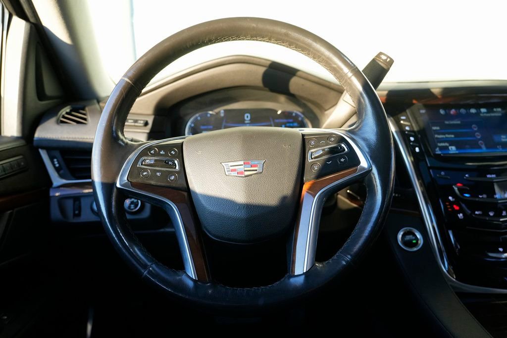 Used 2020 Cadillac Escalade Luxury AWD/4WD image 38
