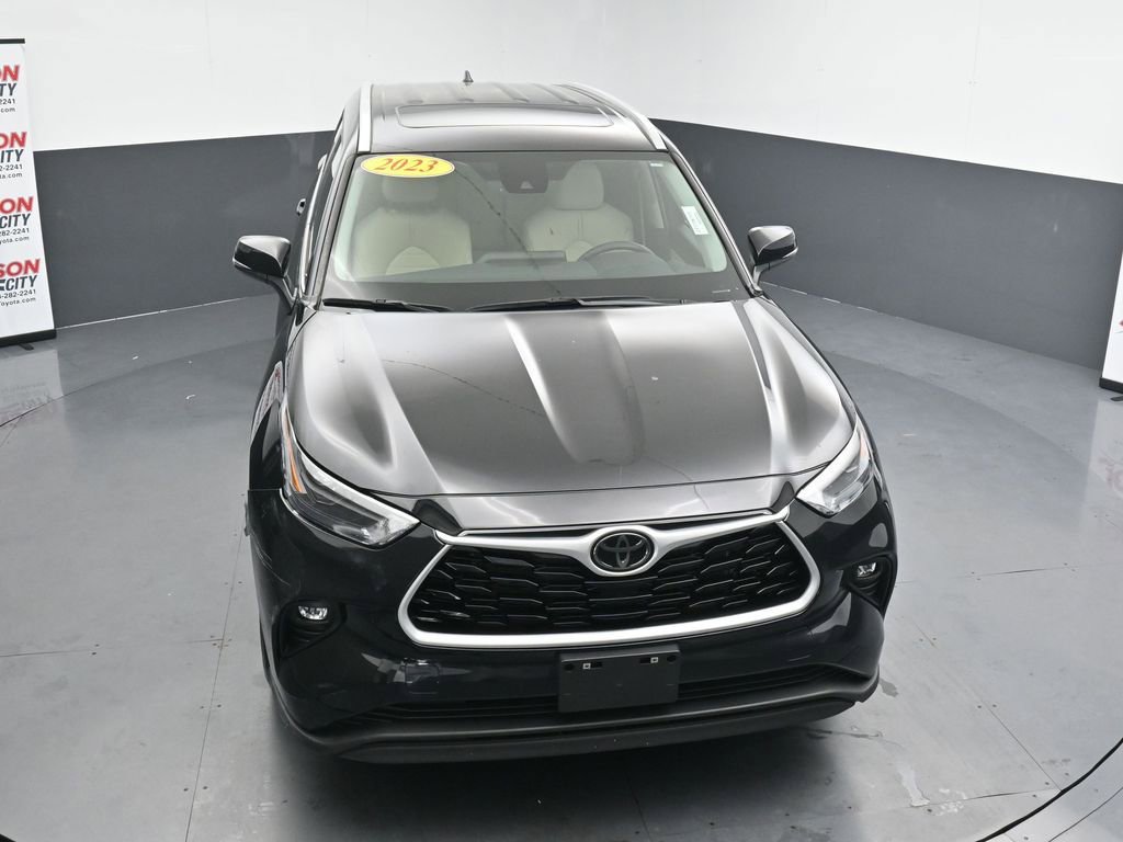 Used 2023 Toyota Highlander XLE AWD/4WD image 28