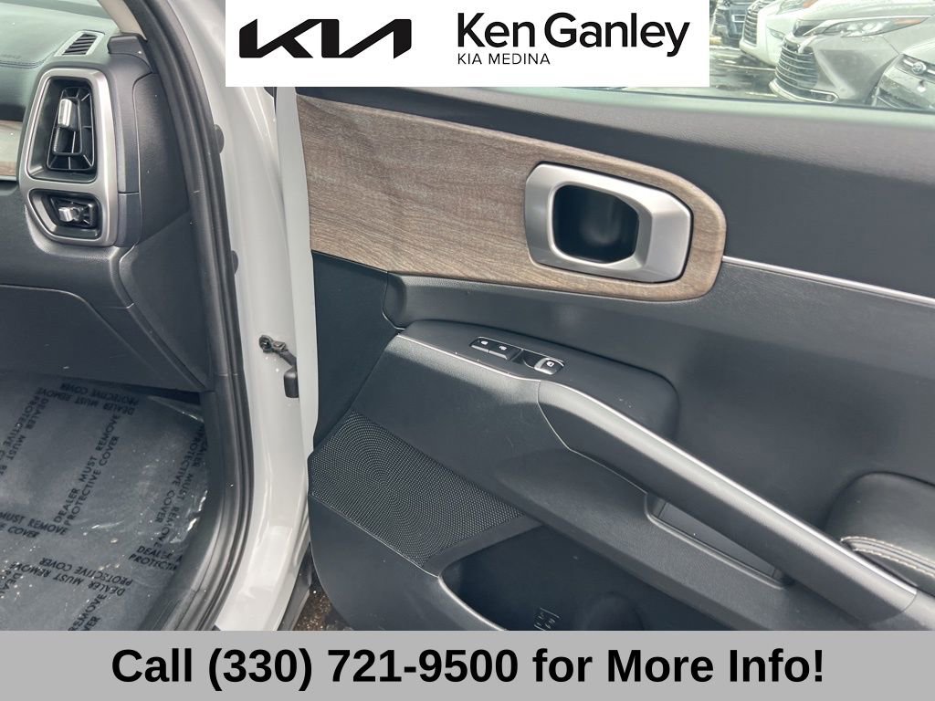 Certified 2022 Kia Sorento EX w/ Panoramic Sunroof Package image 60