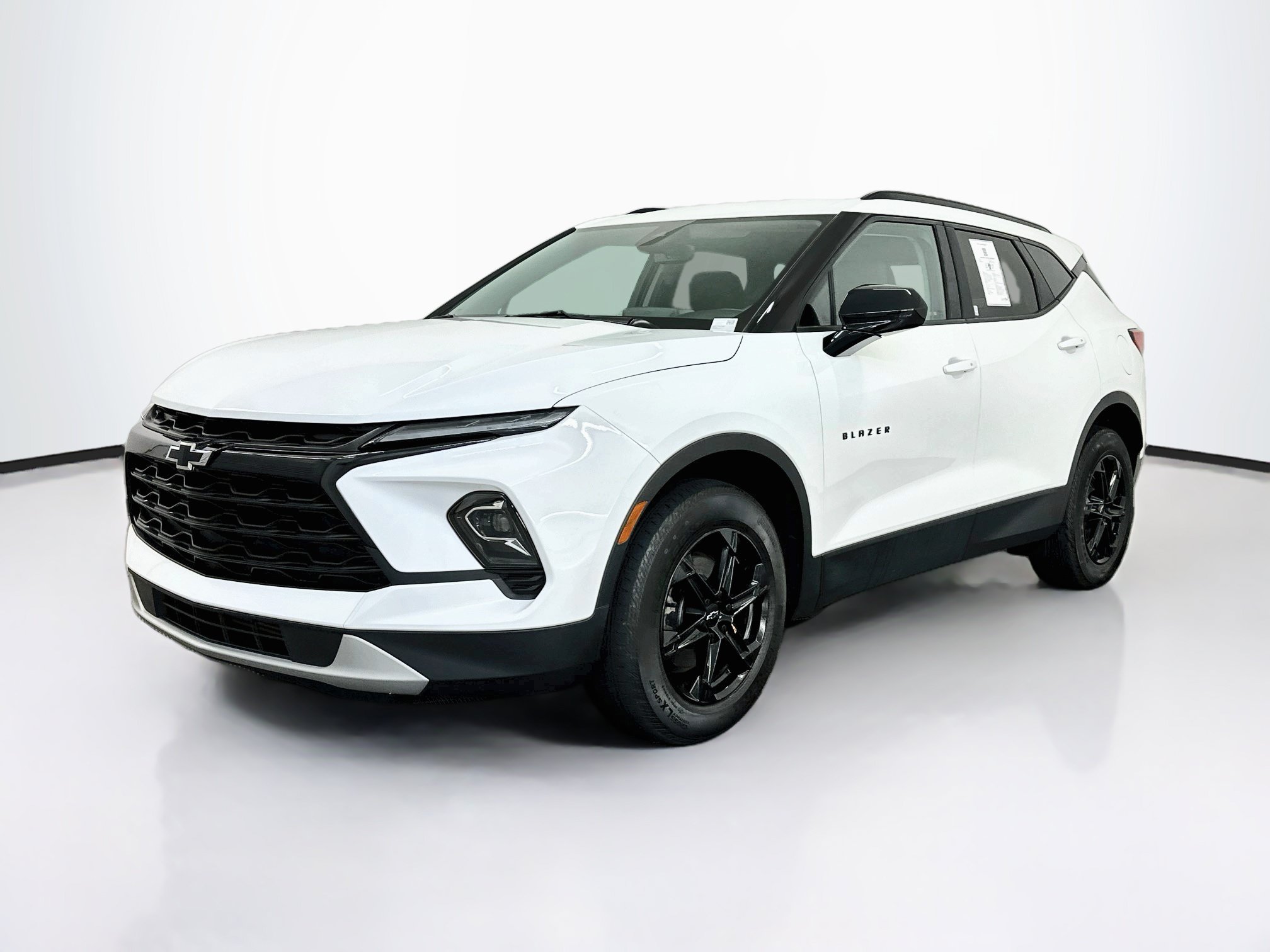Used 2023 Chevrolet Blazer LT w/ Convenience Package AWD/4WD image 3