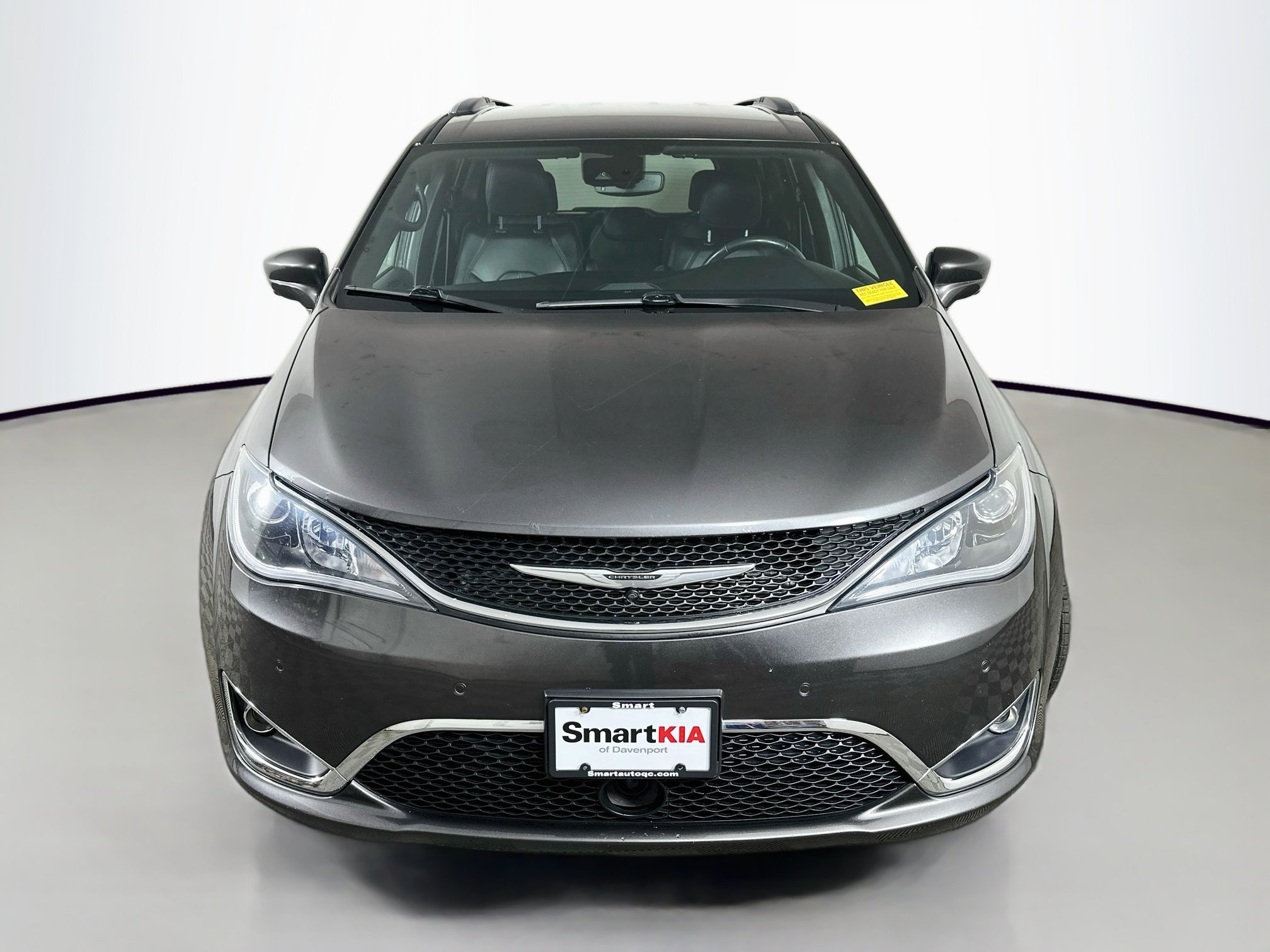 Used 2020 Chrysler Pacifica Touring-L FWD image 2