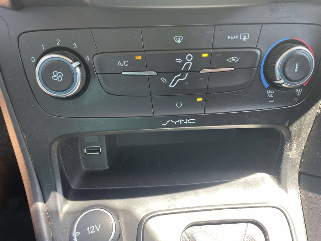 Used 2015 Ford Focus SE FWD image 29
