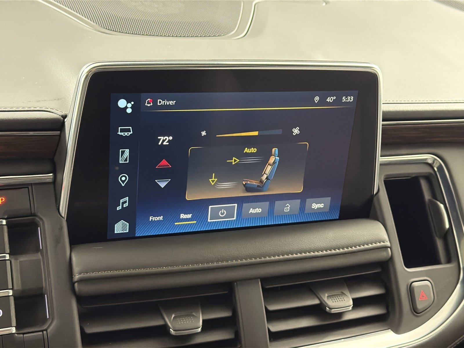 Used 2023 Chevrolet Suburban High Country w/ Advanced Technology Package image 21