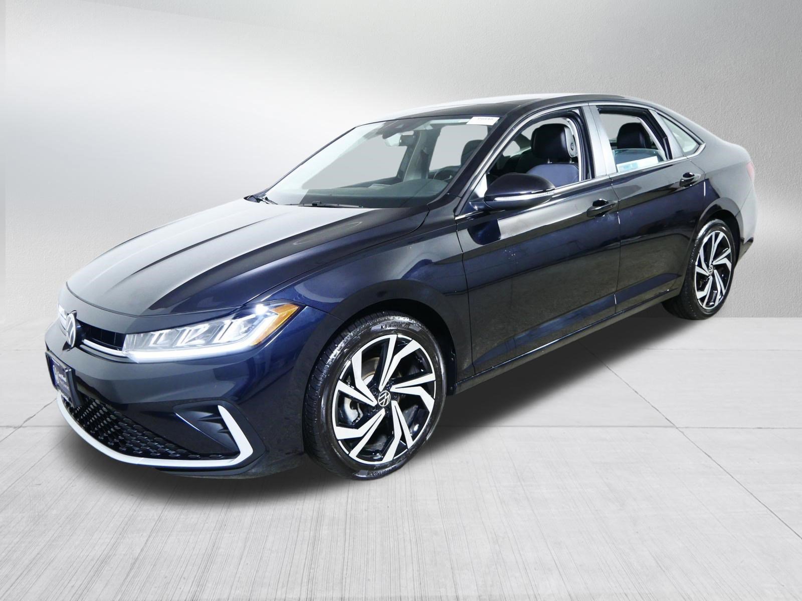 Certified 2025 Volkswagen Jetta SEL FWD image 3