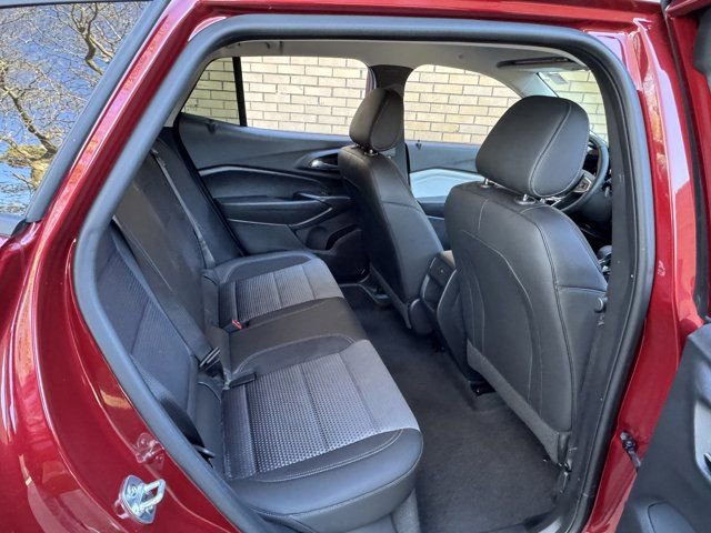 Used 2025 Chevrolet Trax LT w/ LT Convenience Package image 10