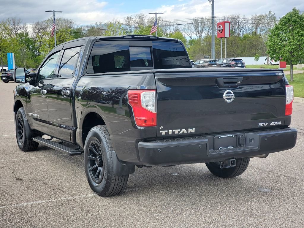 Used 2018 Nissan Titan SV w/ SV Convenience Package AWD/4WD image 3