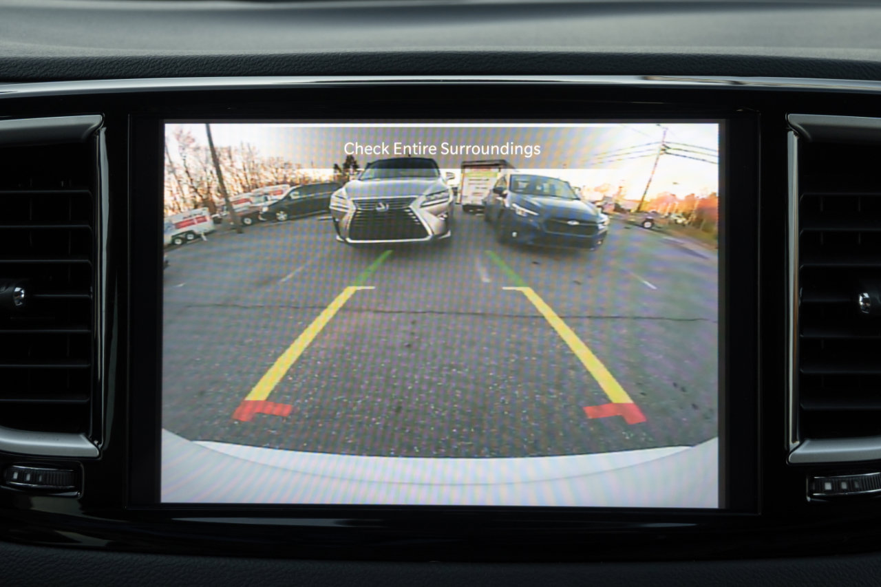 Used 2024 Chrysler Pacifica Touring-L image 32