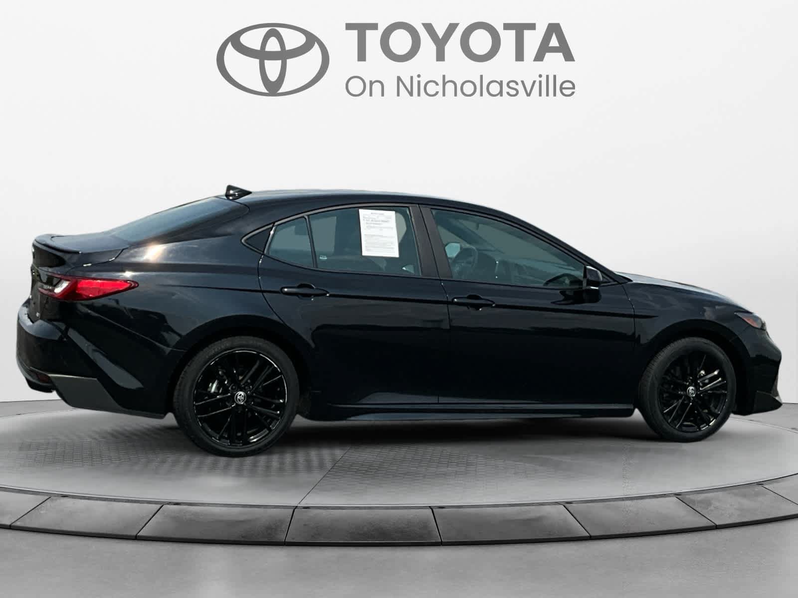 Used 2025 Toyota Camry SE FWD image 6