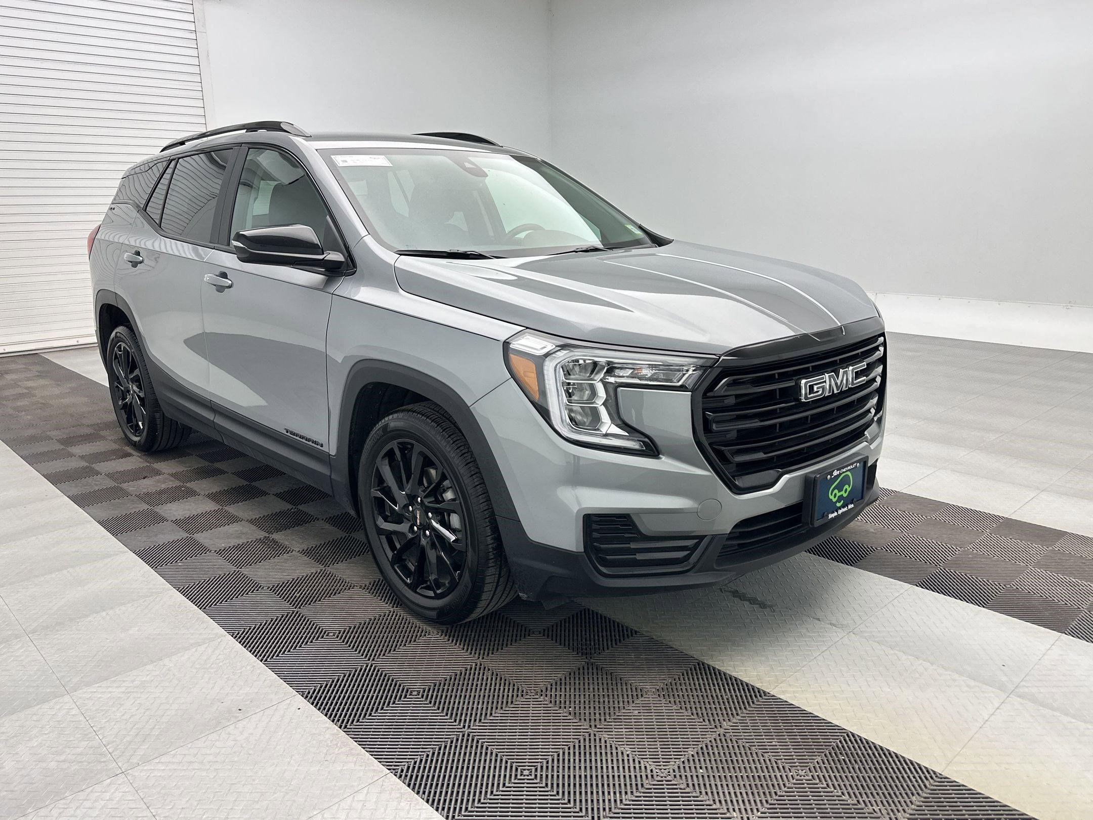 Certified 2024 GMC Terrain SLE w/ Driver Convenience Package FWD image 7