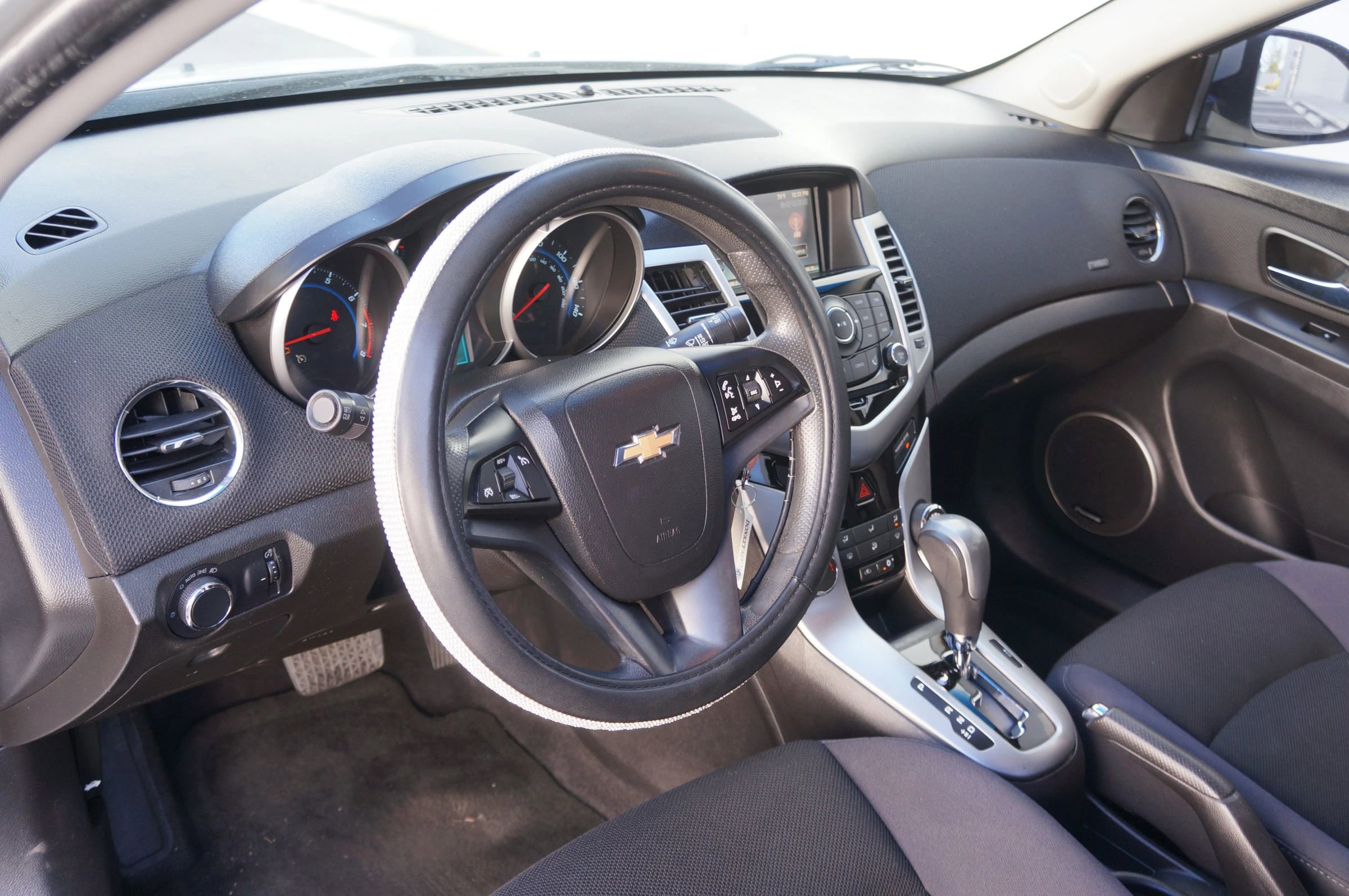 Used 2015 Chevrolet Cruze LT w/ Sun And Sound Package image 20