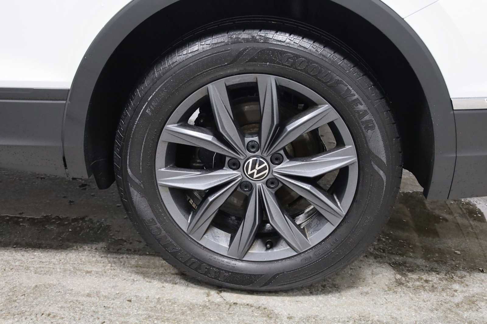 Used 2022 Volkswagen Tiguan SE image 34