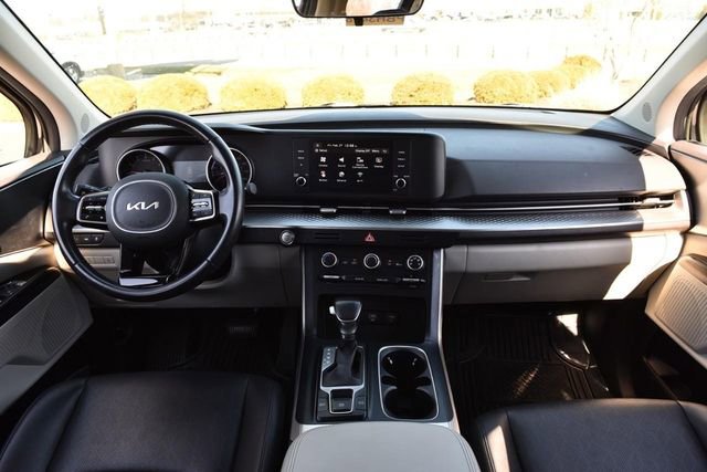 Used 2024 Kia Carnival LX image 7