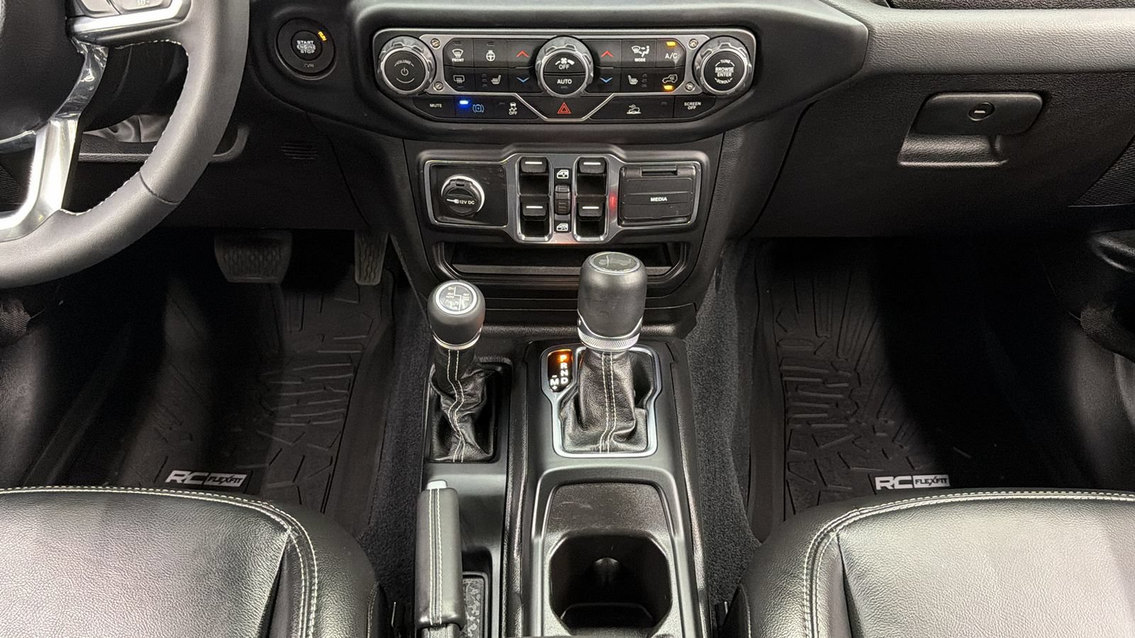Used 2023 Jeep Wrangler Unlimited Sahara w/ Cold Weather Group AWD/4WD image 33