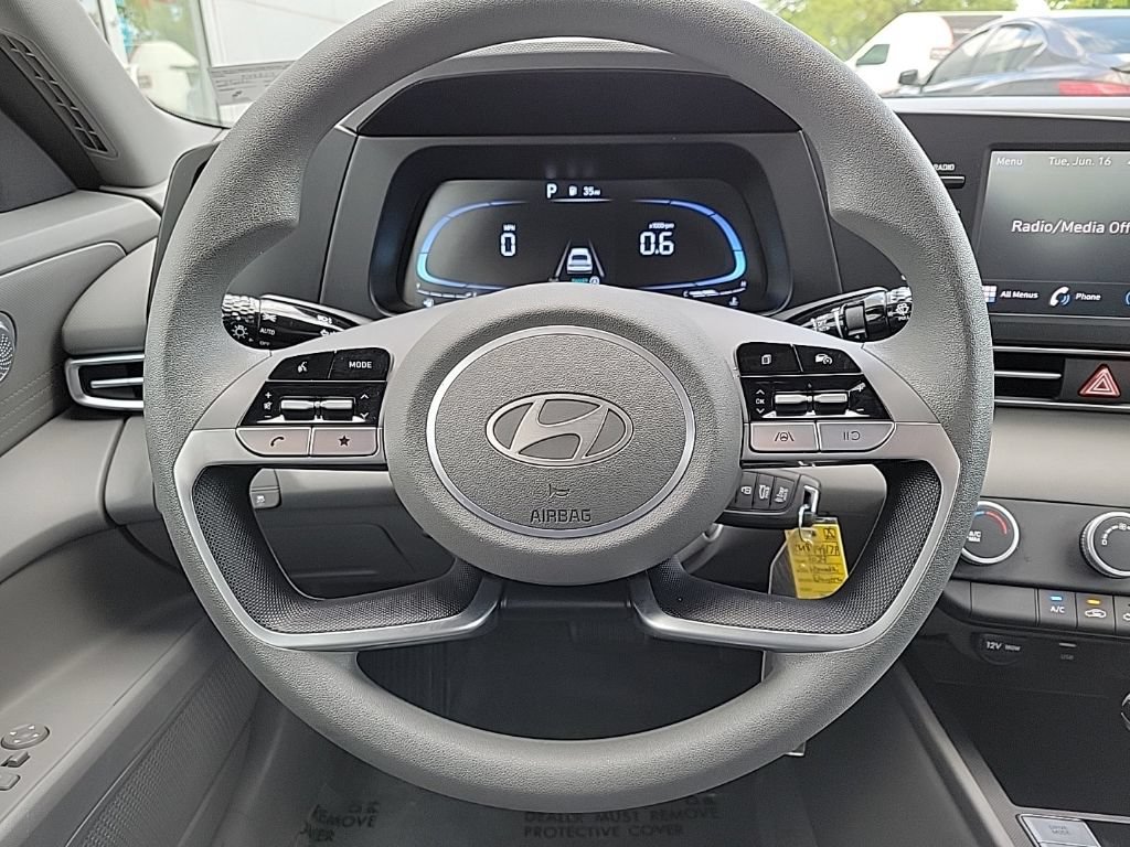 Used 2024 Hyundai Elantra SE FWD image 20