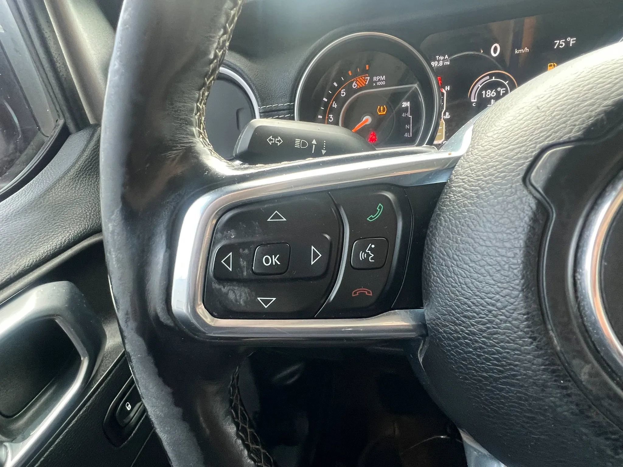 Used 2018 Jeep Wrangler Unlimited Sahara w/ Dual Top Group AWD/4WD image 19