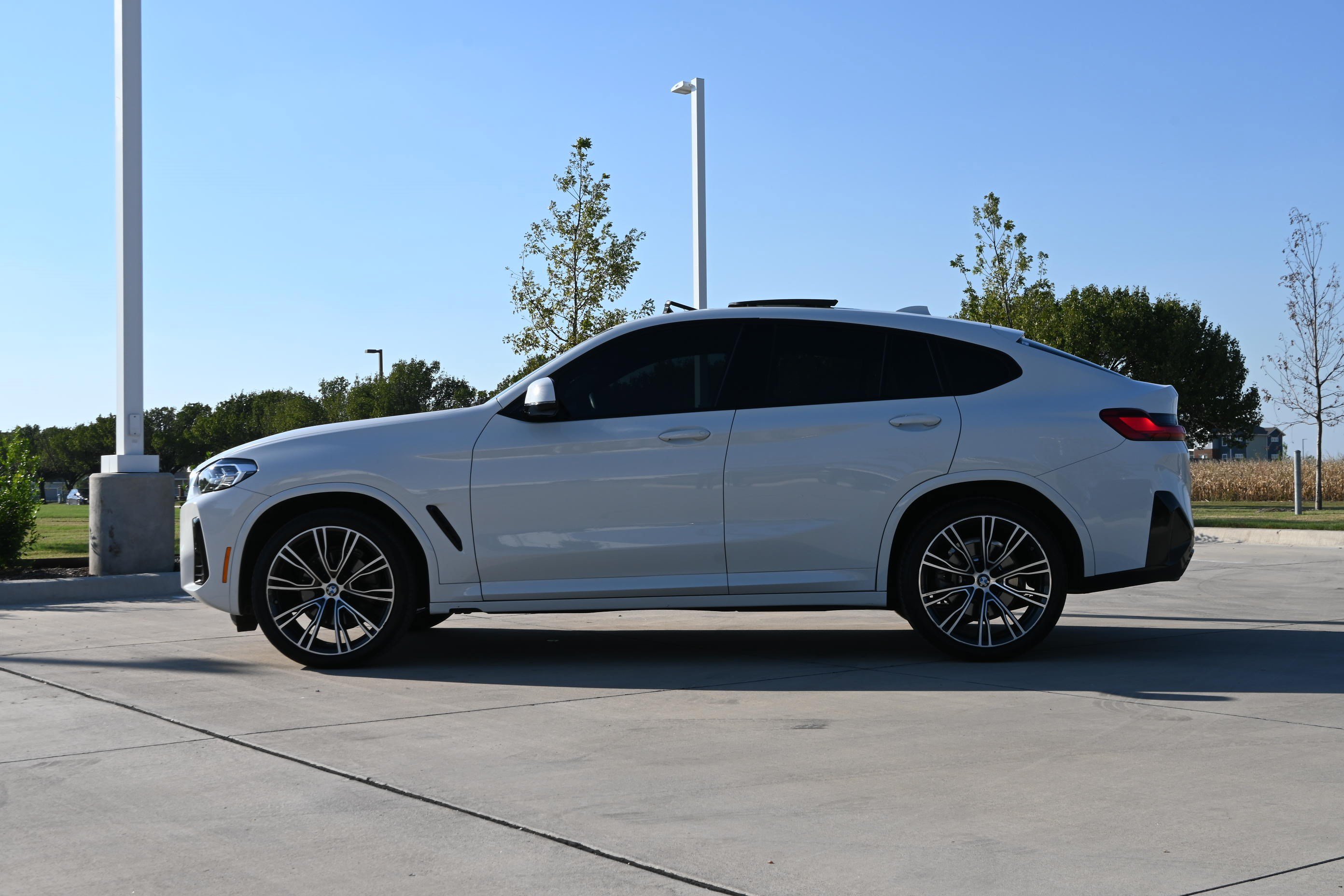 Certified 2025 BMW X4 xDrive30i w/ Premium Package AWD/4WD image 6