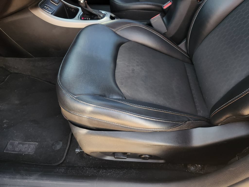 Used 2018 Jeep Compass Latitude w/ Popular Equipment Group FWD image 24