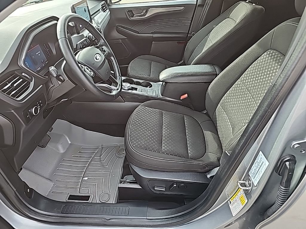 Used 2024 Ford Escape Active AWD/4WD image 2