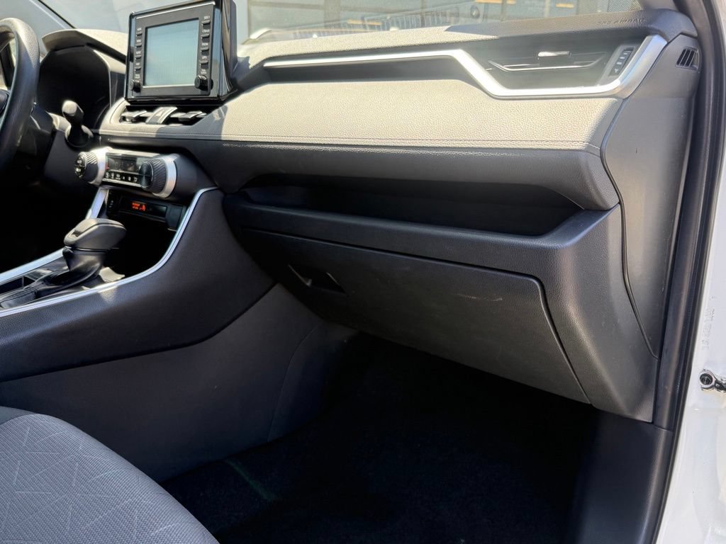 Used 2019 Toyota RAV4 XLE FWD image 17
