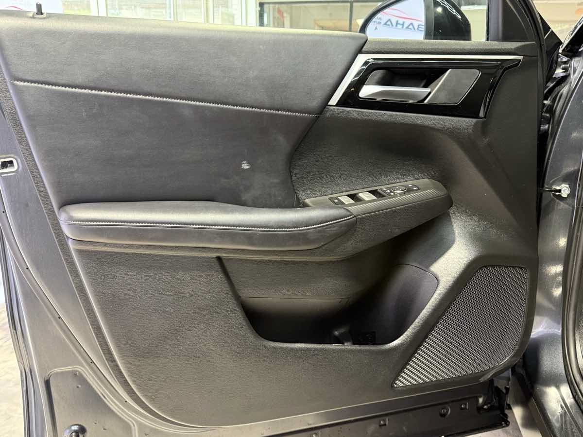 Used 2024 Mitsubishi Outlander AWD image 34