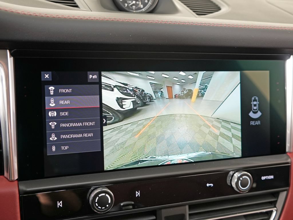Certified 2026 Porsche Macan AWD/4WD image 28