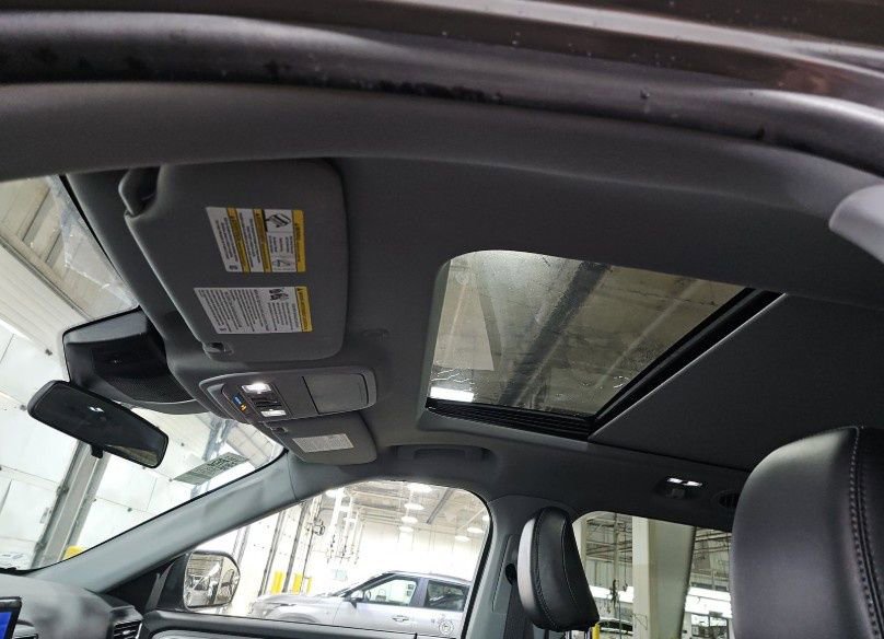 Used 2022 Ford Explorer XLT w/ Equipment Group 202A image 8