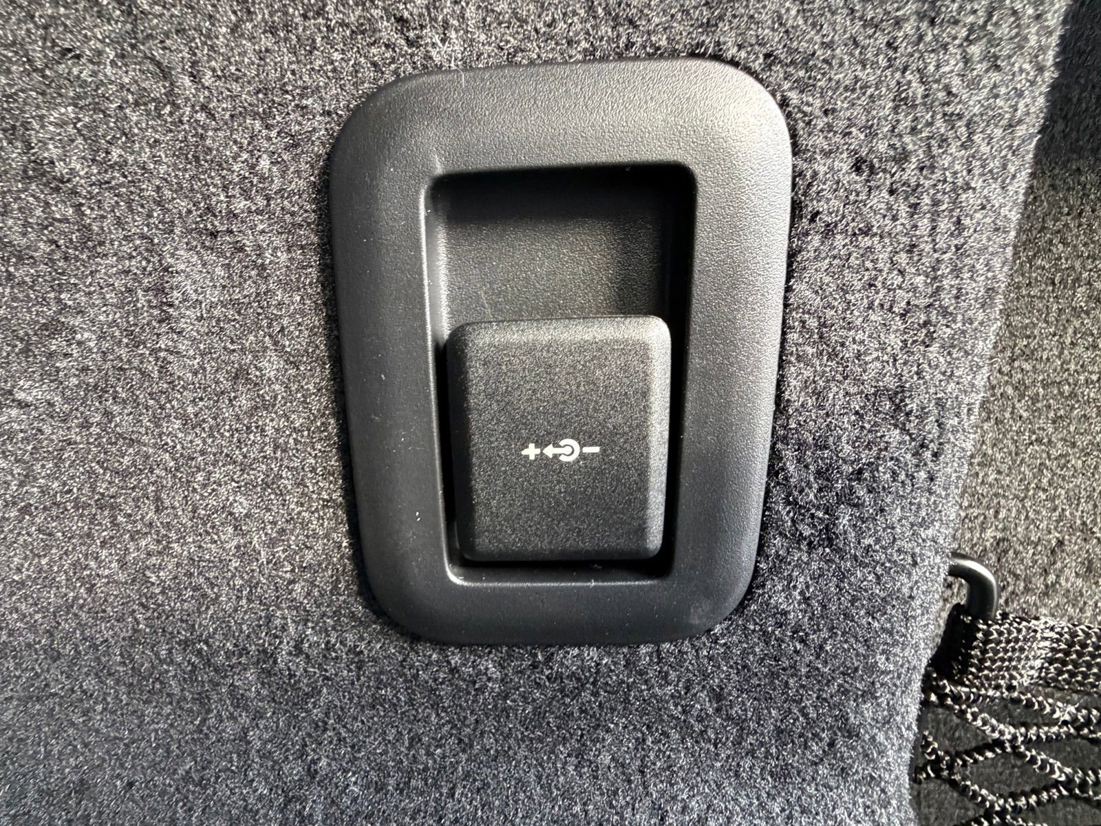 New 2026 Land Rover Range Rover Sport SV image 32