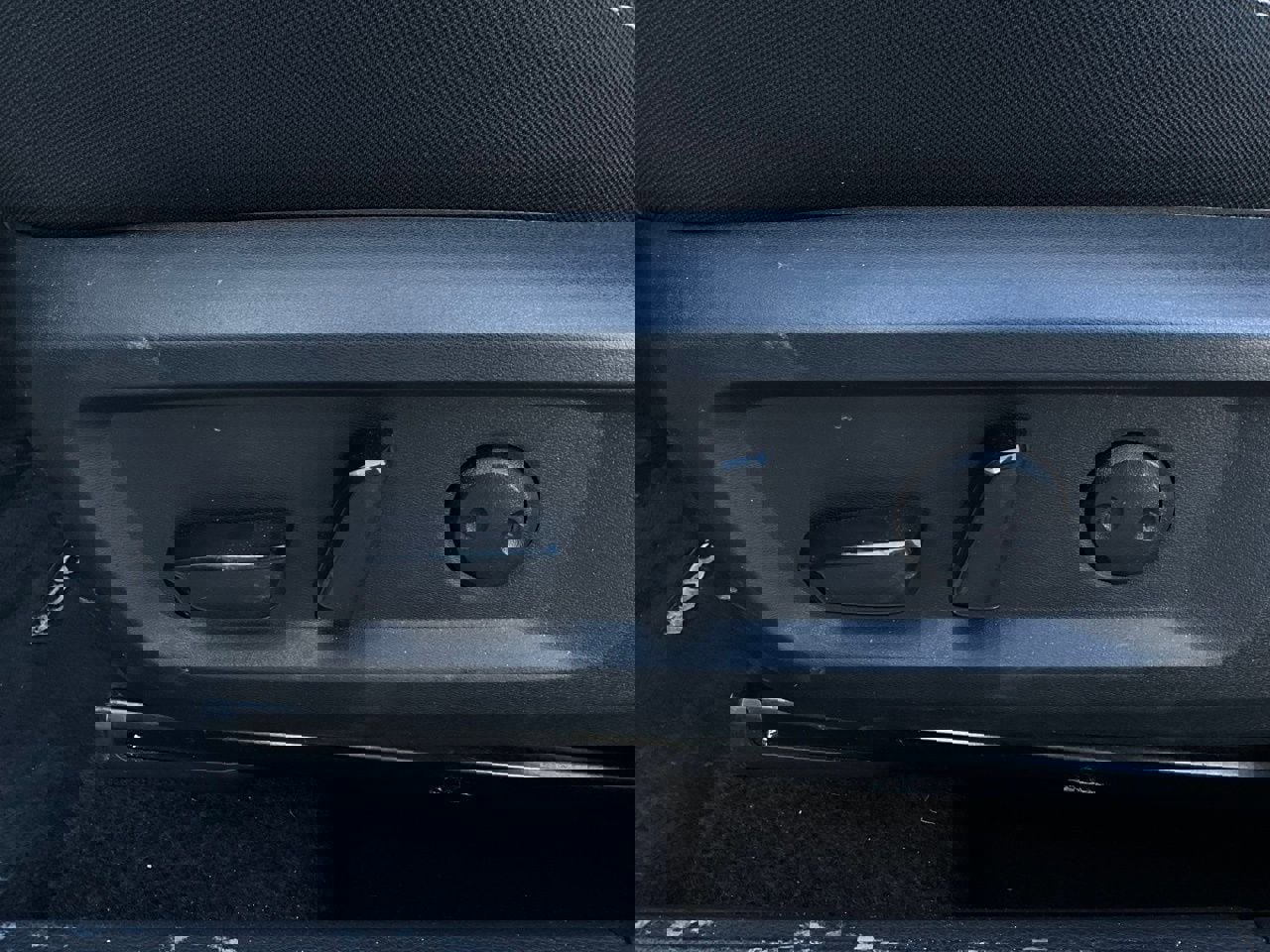 Used 2025 Nissan Rogue SV image 11