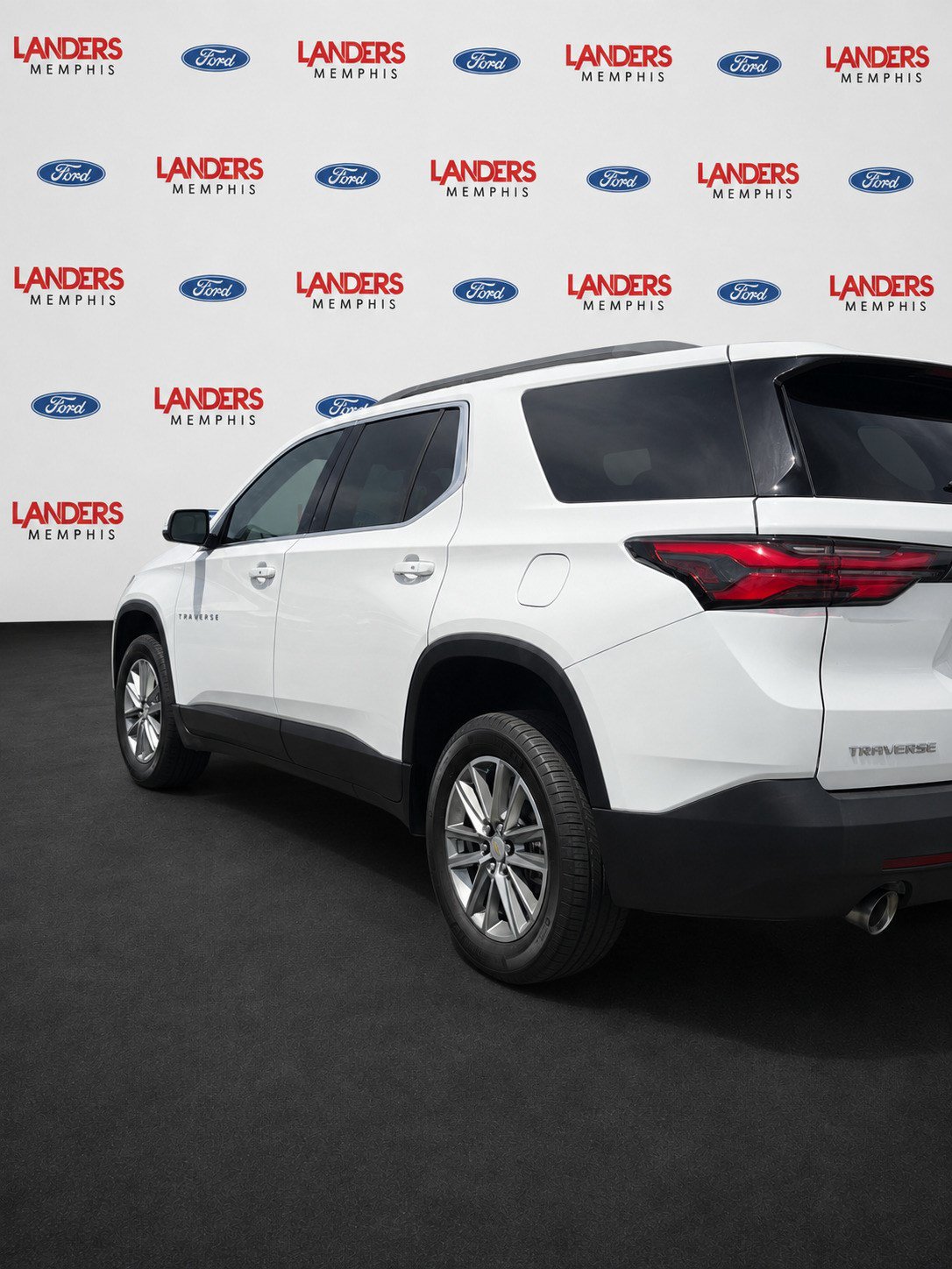 Used 2023 Chevrolet Traverse LT FWD image 5