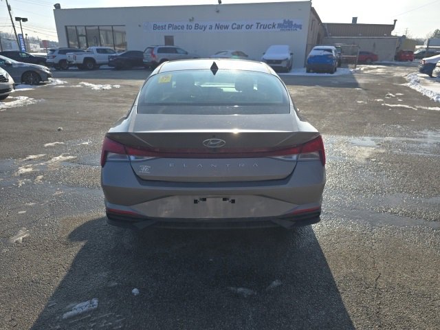 Used 2023 Hyundai Elantra SEL w/ Convenience Package image 4