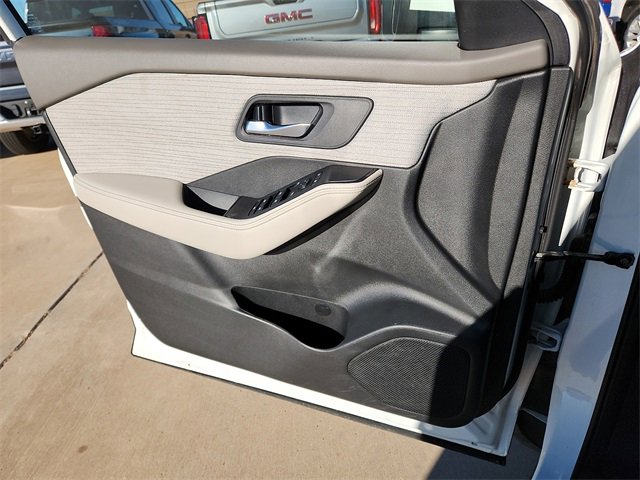 Used 2023 Nissan Rogue SV image 13