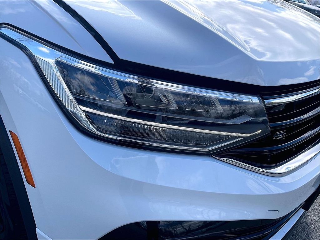 Used 2023 Volkswagen Tiguan SE R-Line AWD/4WD image 30