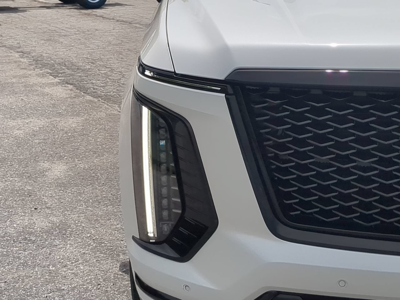 Used 2025 Cadillac Escalade Sport Platinum w/ LPO, Floor Liner Package AWD/4WD image 8