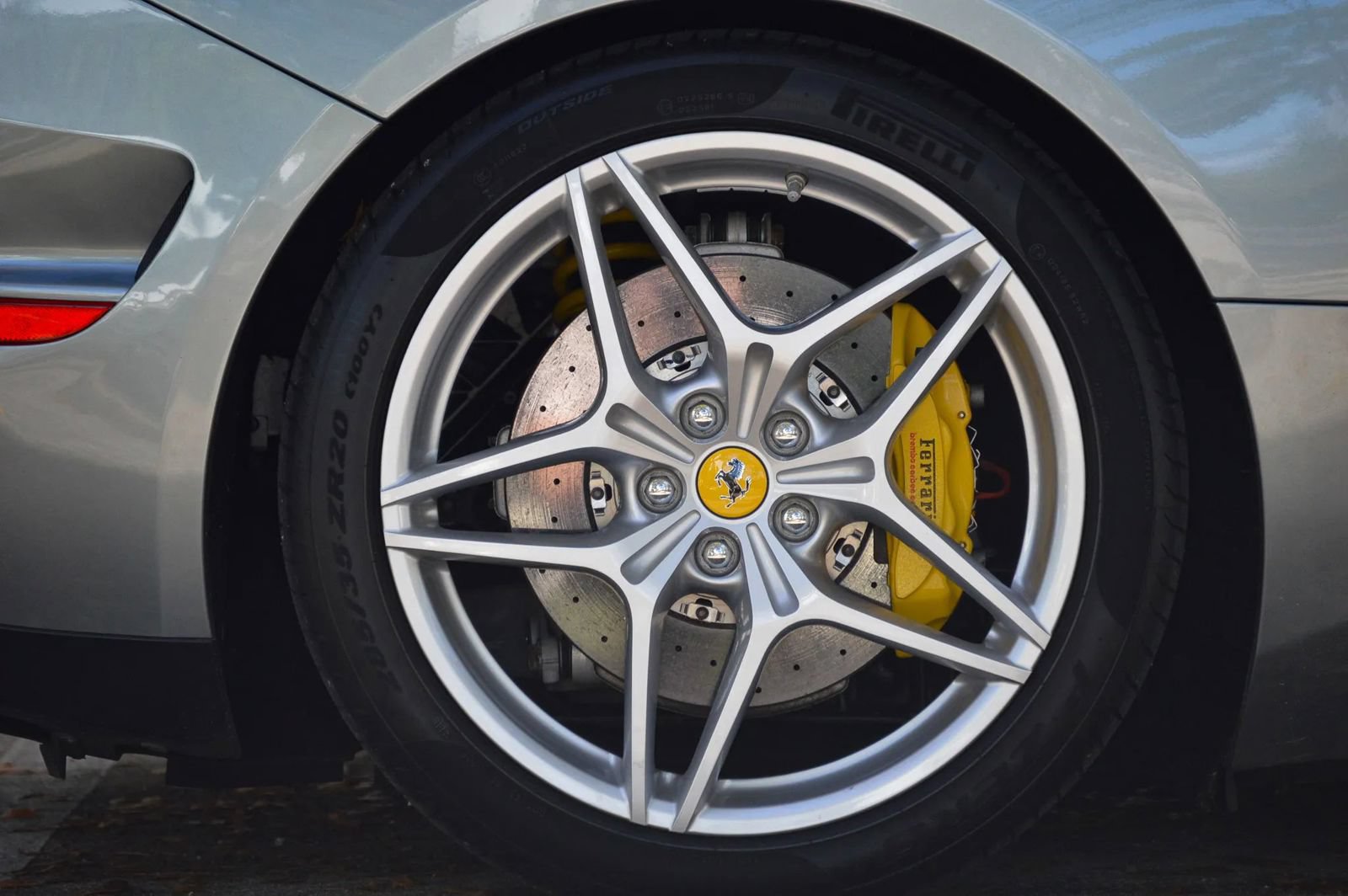Used 2015 Ferrari California T RWD image 26
