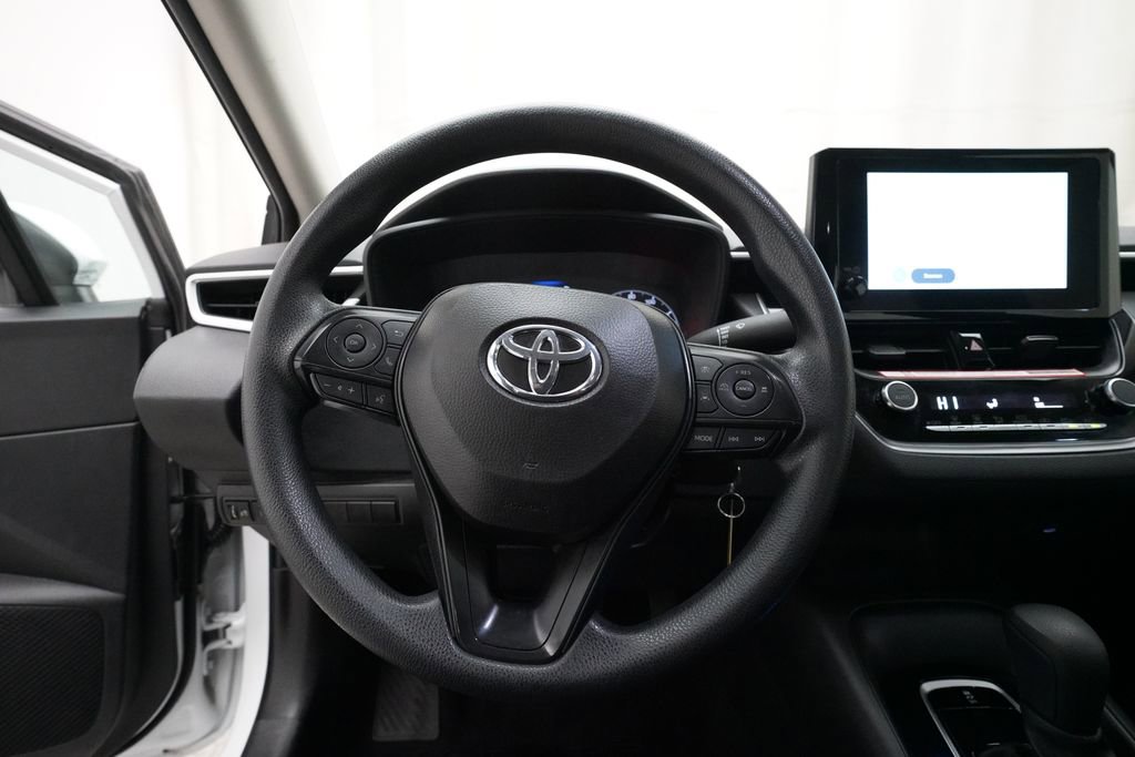 Used 2025 Toyota Corolla LE FWD image 4