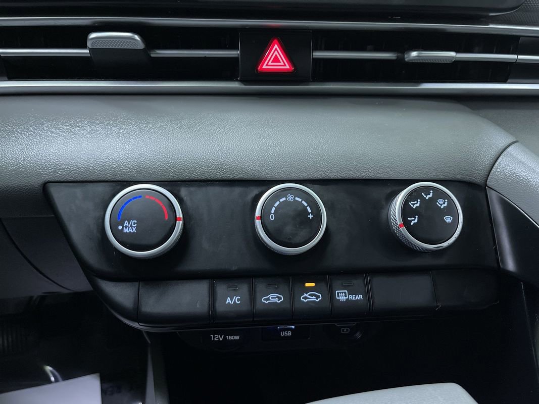 Used 2021 Hyundai Elantra SE image 22