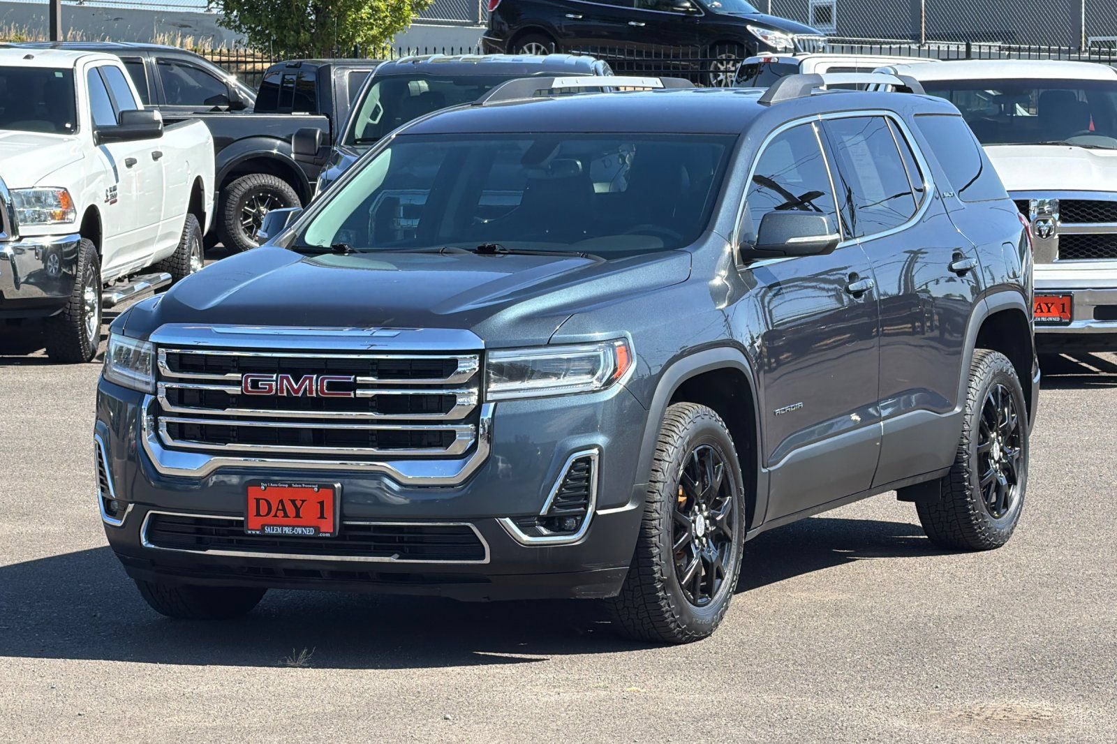 Used 2020 GMC Acadia SLT AWD/4WD image 10