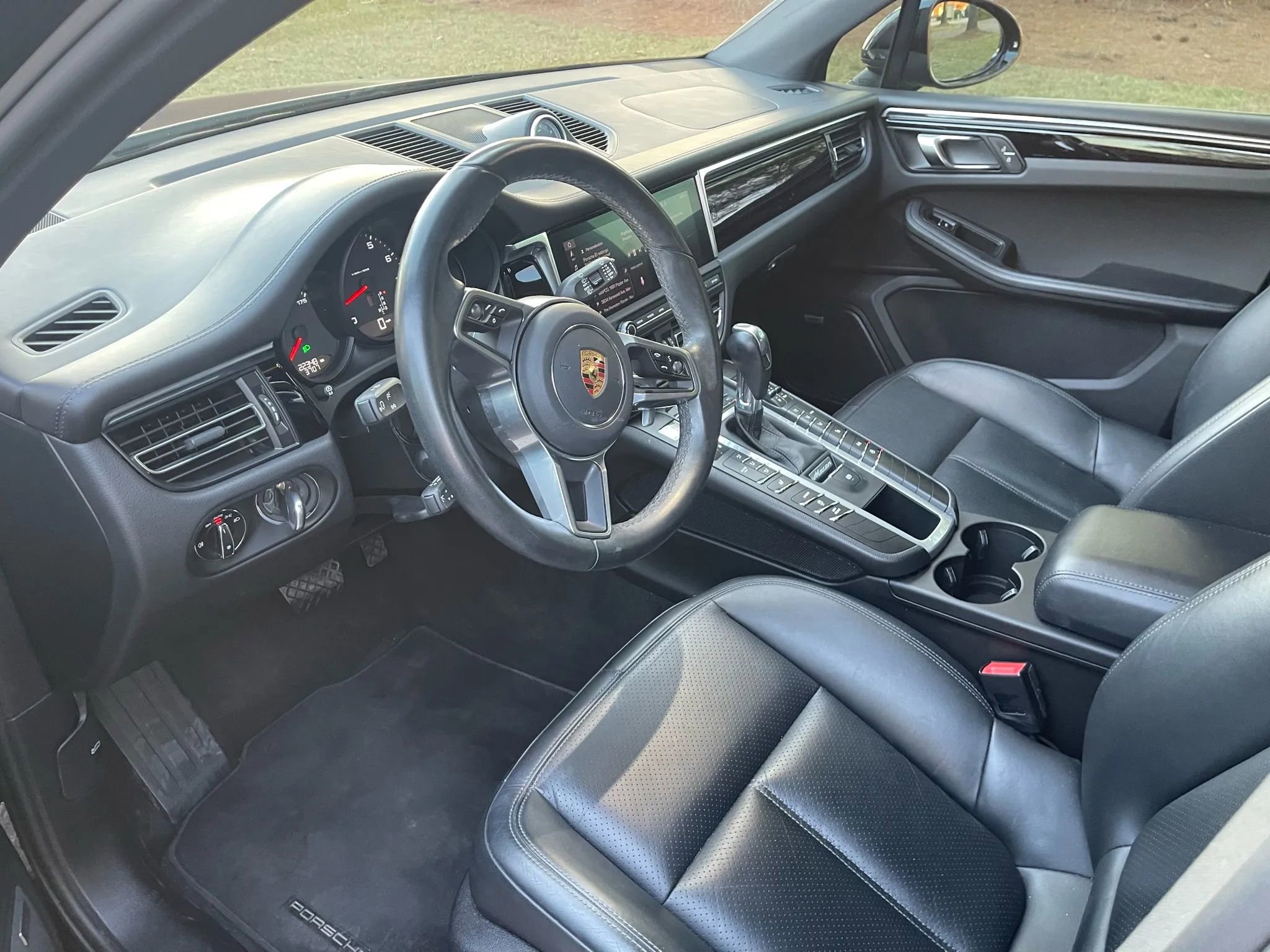 Used 2020 Porsche Macan image 11