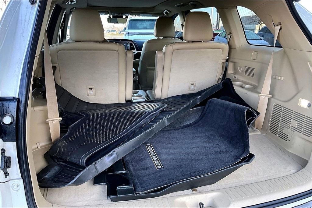 Used 2017 Toyota Highlander Limited Platinum image 33