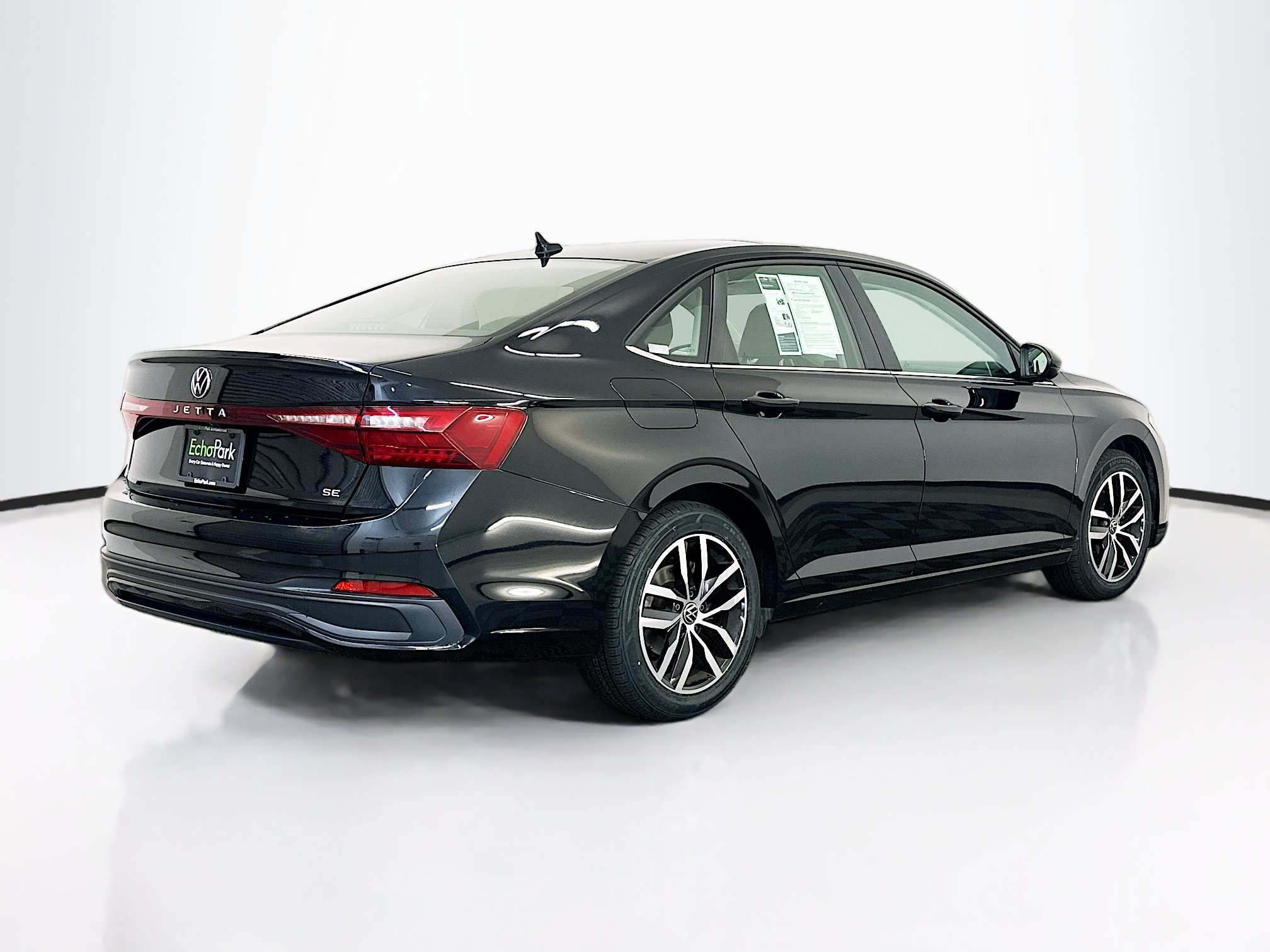 Used 2025 Volkswagen Jetta SE FWD image 9