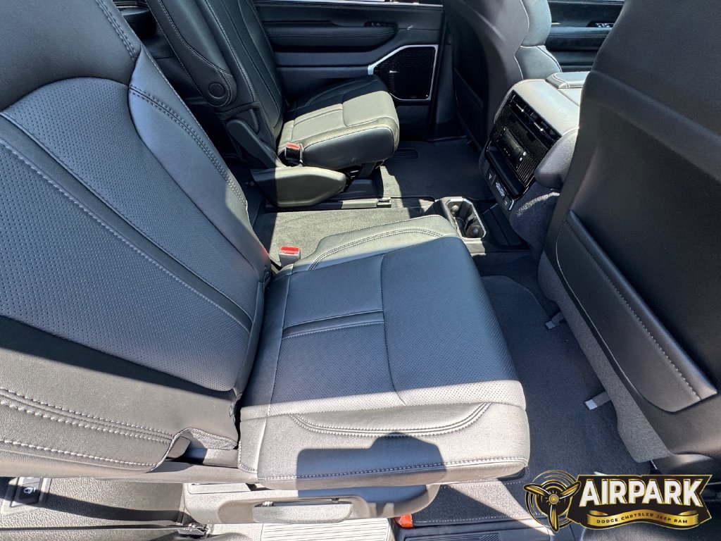 New 2026 Jeep Grand Wagoneer Limited AWD/4WD image 14